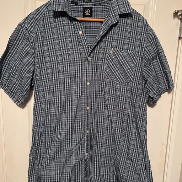 Volcom button down. - Picture 1 of 2